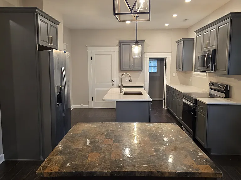 225 Bond St — Photo 10