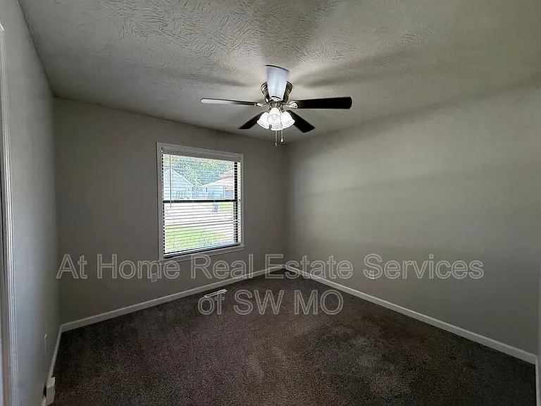 5459 S Jefferson Ave — Photo 8