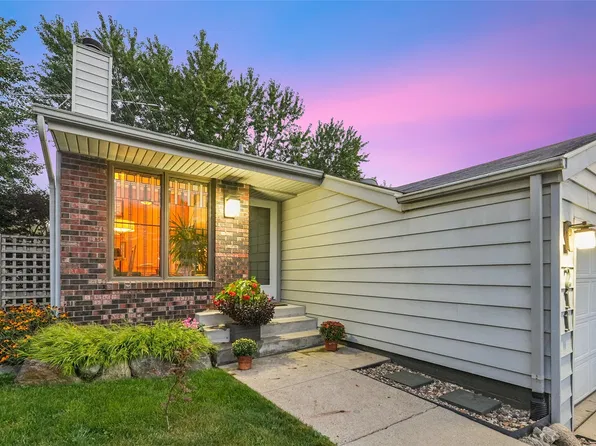211 E Hughes Cir, Des Moines, IA 50315