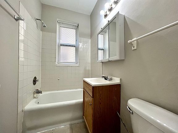 5th image of 6912 N Ashland Blvd #203