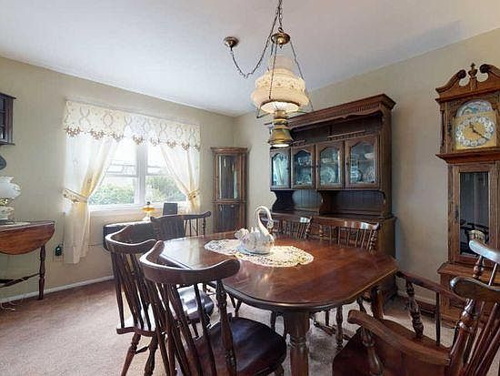 5th image of 908 Tudor Dr