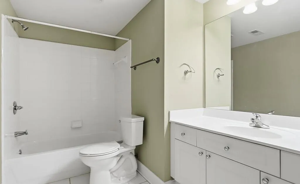 3 bed, 34 sqft, $1,950 — Photo 4