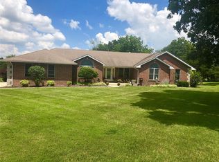 18060 Old Walnut Rd, Lebanon, MO 65536