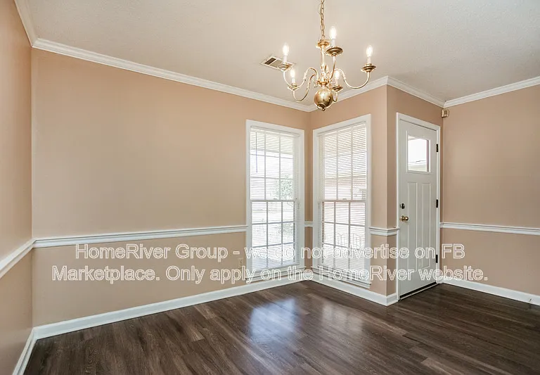 2426 Lake Edge Dr — Photo 5