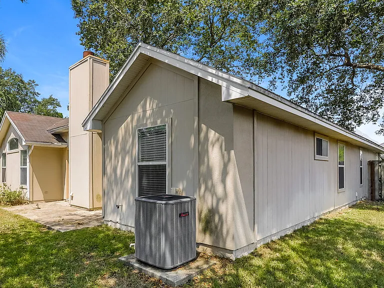 265 Maplewood Dr — Photo 15