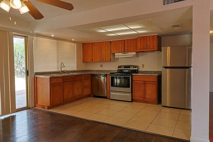 618 N Medford Dr — Photo 9