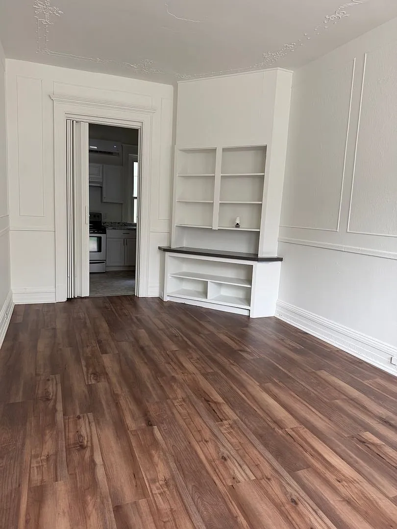 110 Beaver St — Photo 2