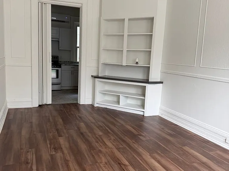 110 S Beaver St — Photo 2
