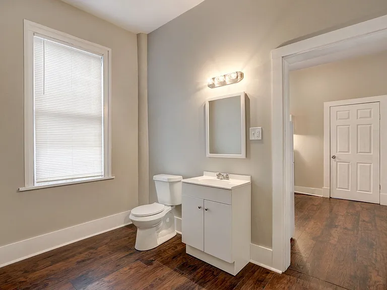 612 W Victory Dr — Photo 9