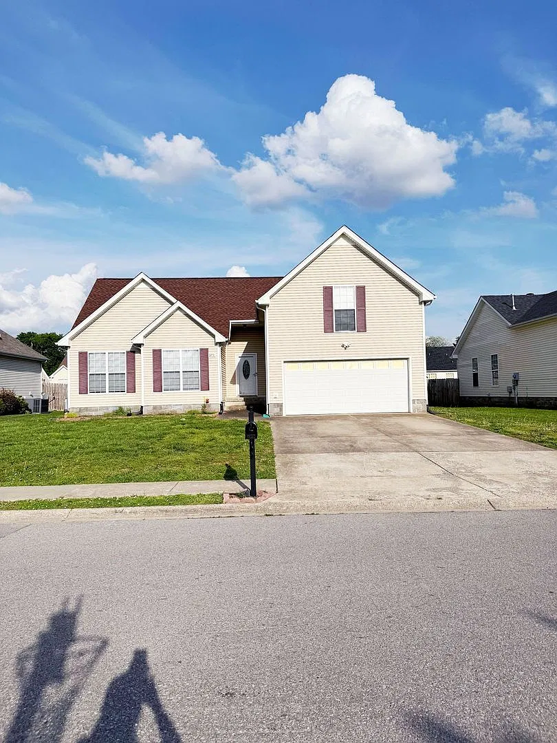Stunning Home Near Exit 1 Modern Updates & Fantastic Layout! (3 Bed / 2 Bath) — Photo 1