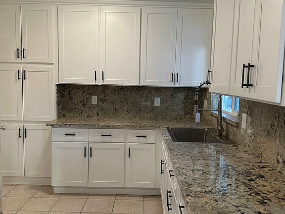 4th image of 1011 E San Antonio St
