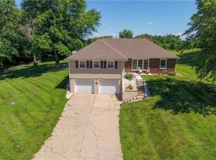 2 Tara Ln, Faucett, MO 64448