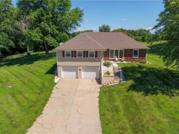 2 Tara Ln, Faucett, MO 64448