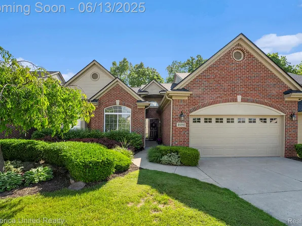 1692 Pine Forest Dr, Walled Lake, MI 48390