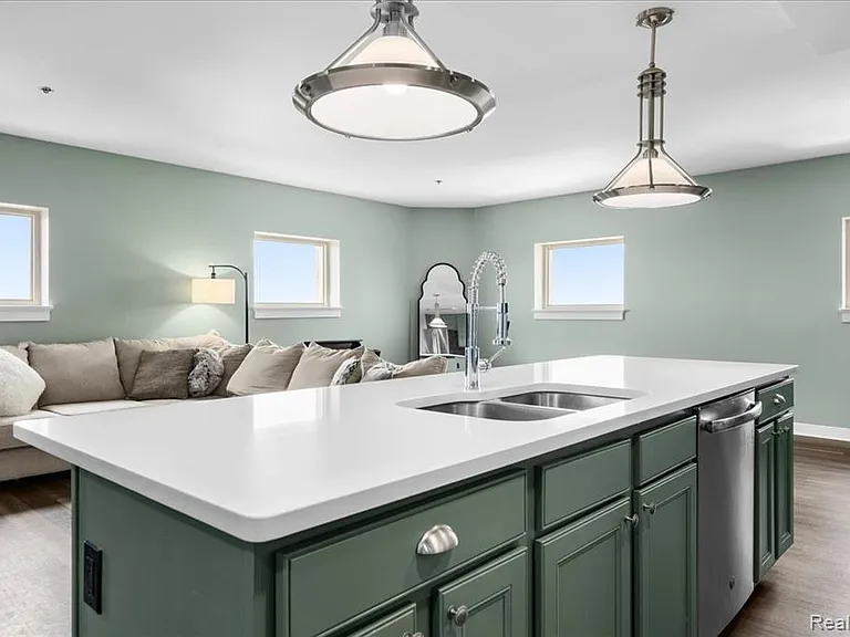 525 W Lafayette Blvd #C21 — Photo 5