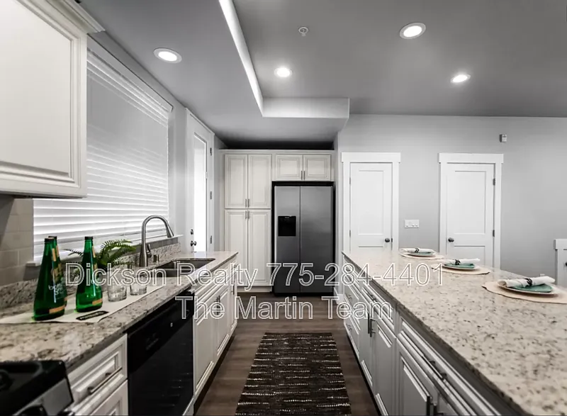 2 bed, 2.5 bath, 1185 sqft, $2,100 — Photo 4