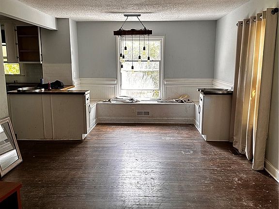 3rd image of 406 Dunmore Rd
