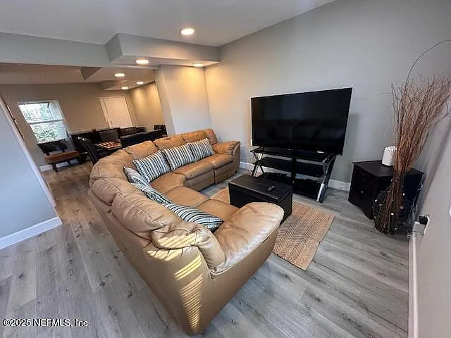 1113 Phelps St — Photo 10