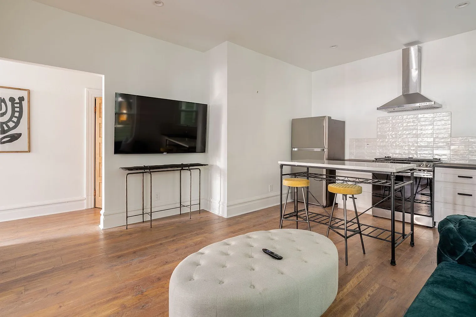 1 bed, 1.0 bath, 592 sqft, $2,804 — Photo 3