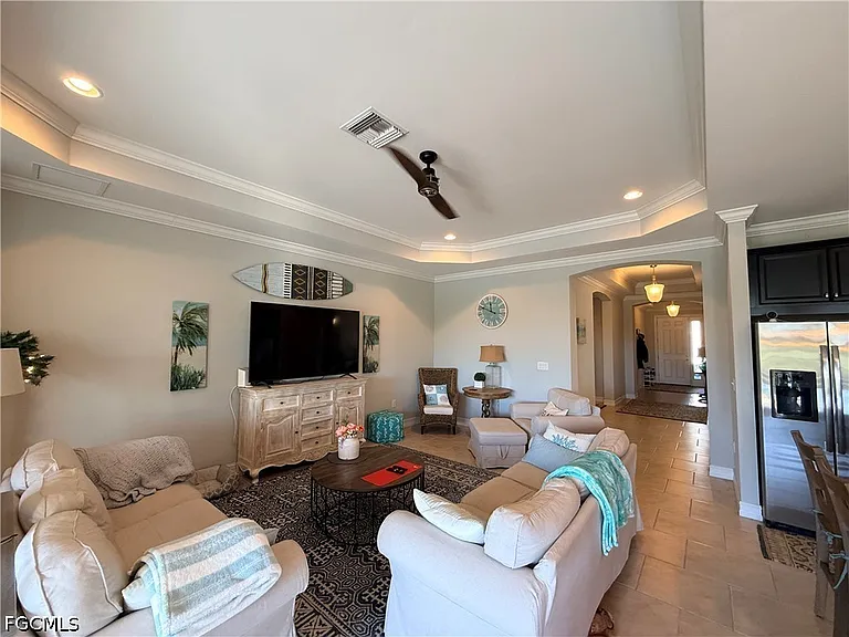 3920 King Edwards St — Photo 5