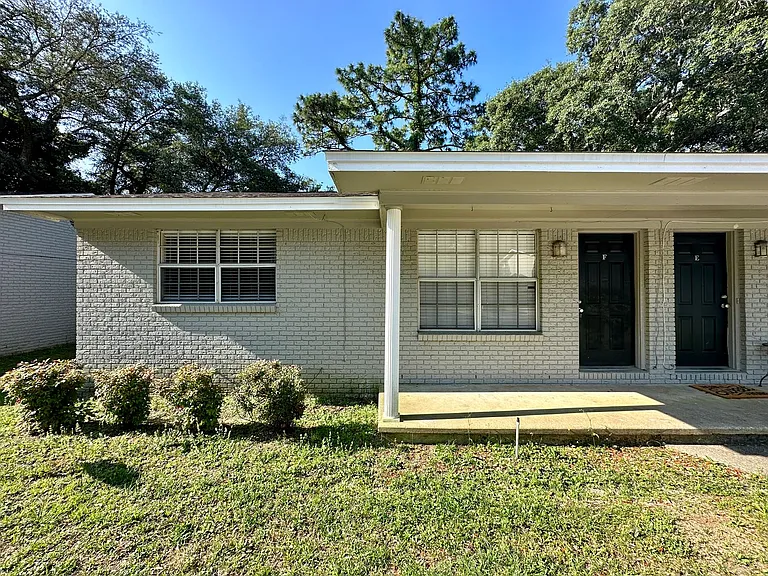 5820 Sanders Ave #F — Photo 1