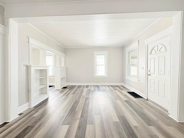 2552 Foraker Ave — Photo 6