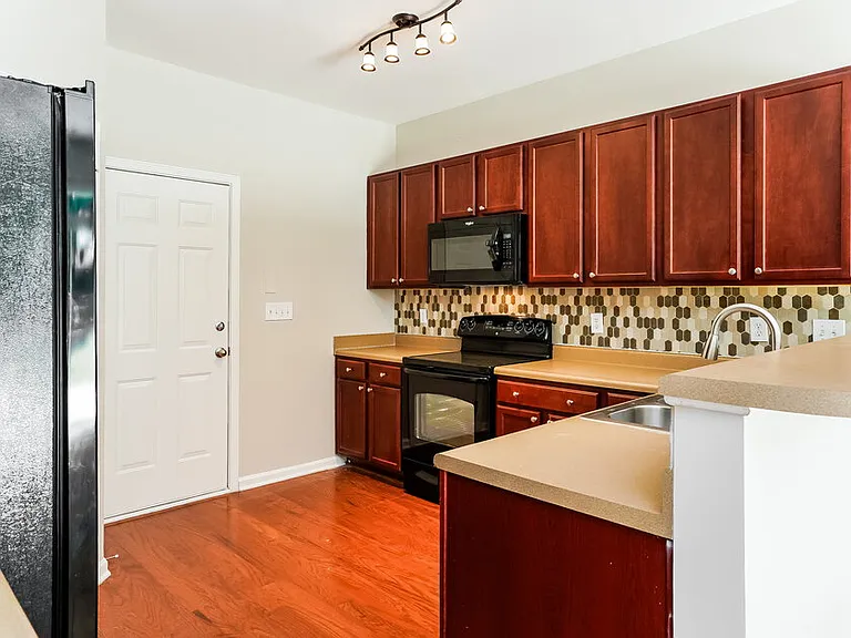 236 Haywood Ln — Photo 6