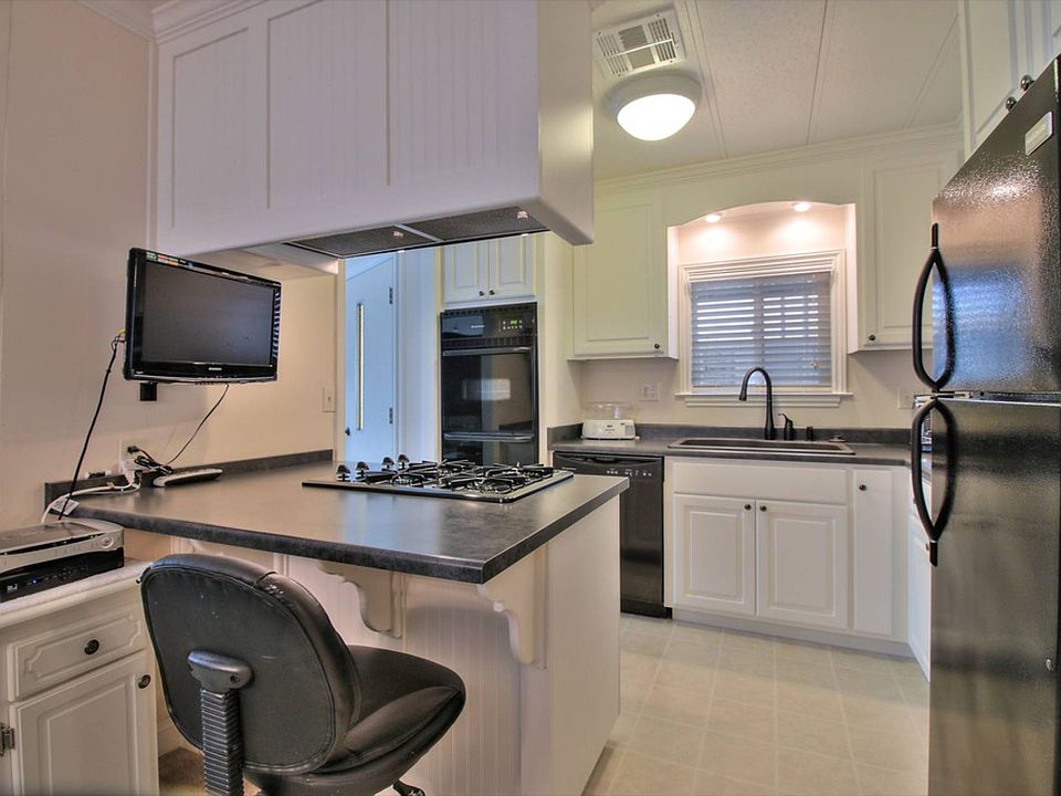 1st image of 61 Timber Cove Dr