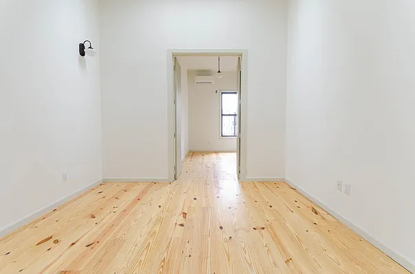 Rented by Nooklyn NYC LLC | media 31