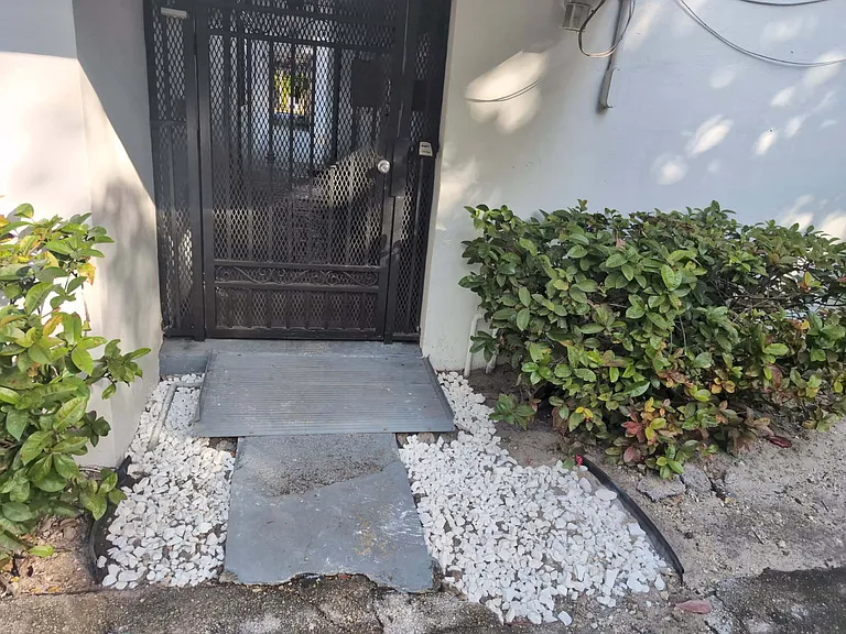 042-5814 NE 4th Ct — Photo 1