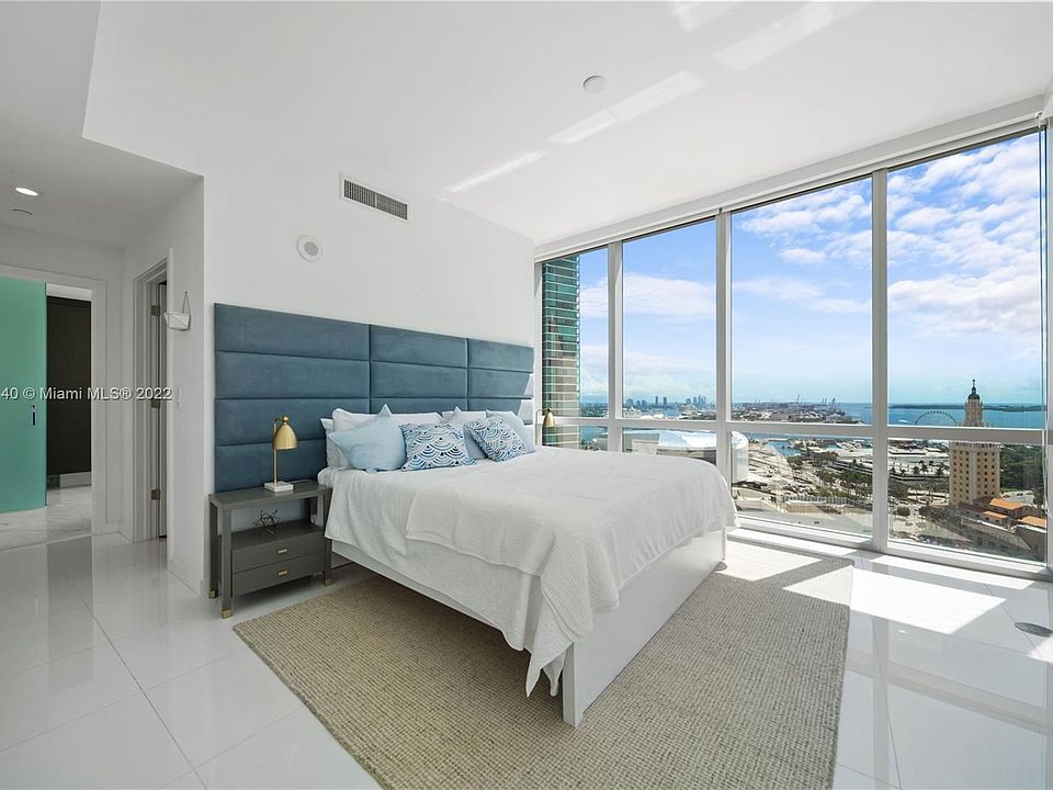1st image of 851 NE 1st Ave #2011