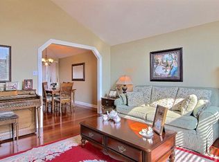 9048 Pineview Ln, Crown Point, IN 46307