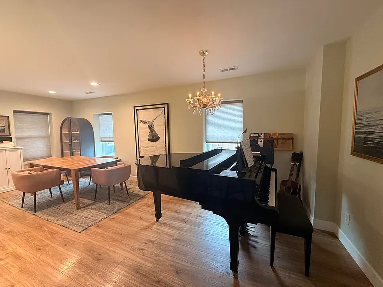 2421 Chase St — Photo 5