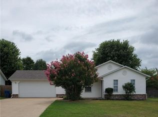214 Perry Cir, Gravette, AR 72736