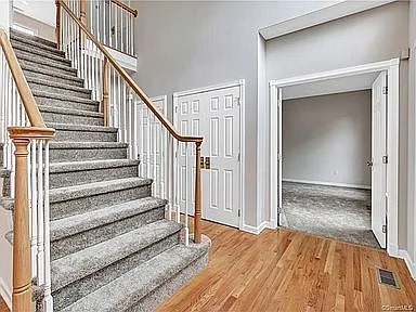2 Ashley Ct — Photo 2