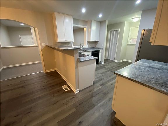 5th image of 338 Myrtle Dr