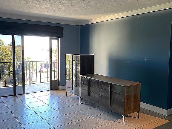 4th image of 10431 N Kendall Dr APT D405