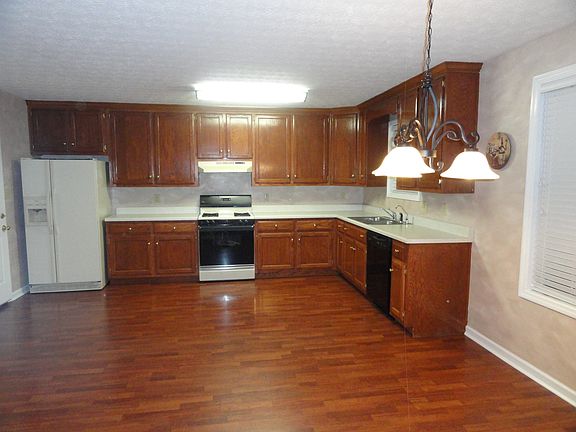 Nice laminate floors!