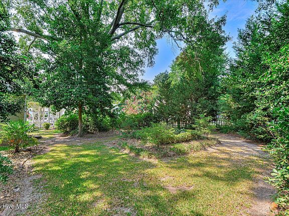 5th image of 2643 Raymond Avenue