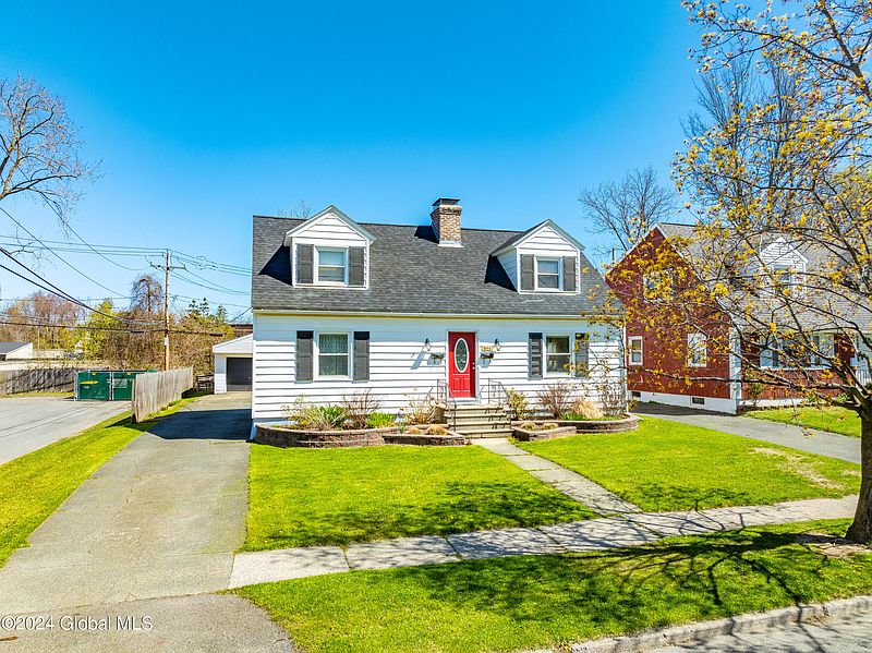 2nd image of 323 Hackett Boulevard
