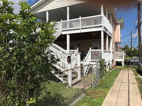 1st image of 8912 Pear St