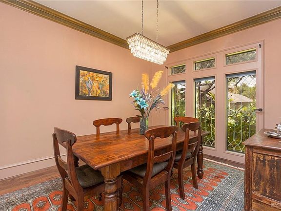 2nd image of 209 E Kiwi St