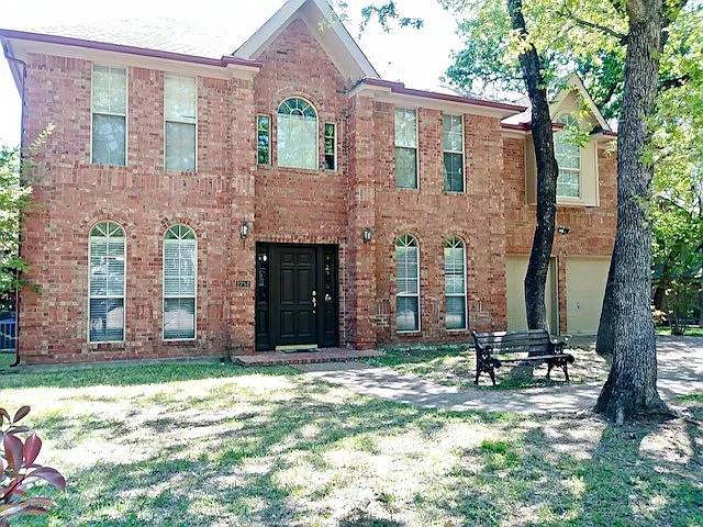 4 bed, 2.5 bath, 2660 sqft, $3,200 — Photo 2