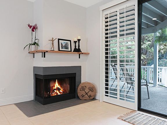 775 Arneill Rd-MLS_Size-005-11-Fireplace