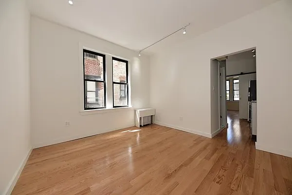 Rented by Buchbinder & Warren | media 25