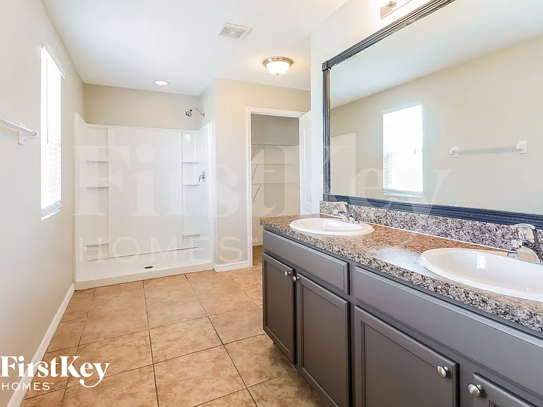 3816 Crystal Dew St — Photo 8