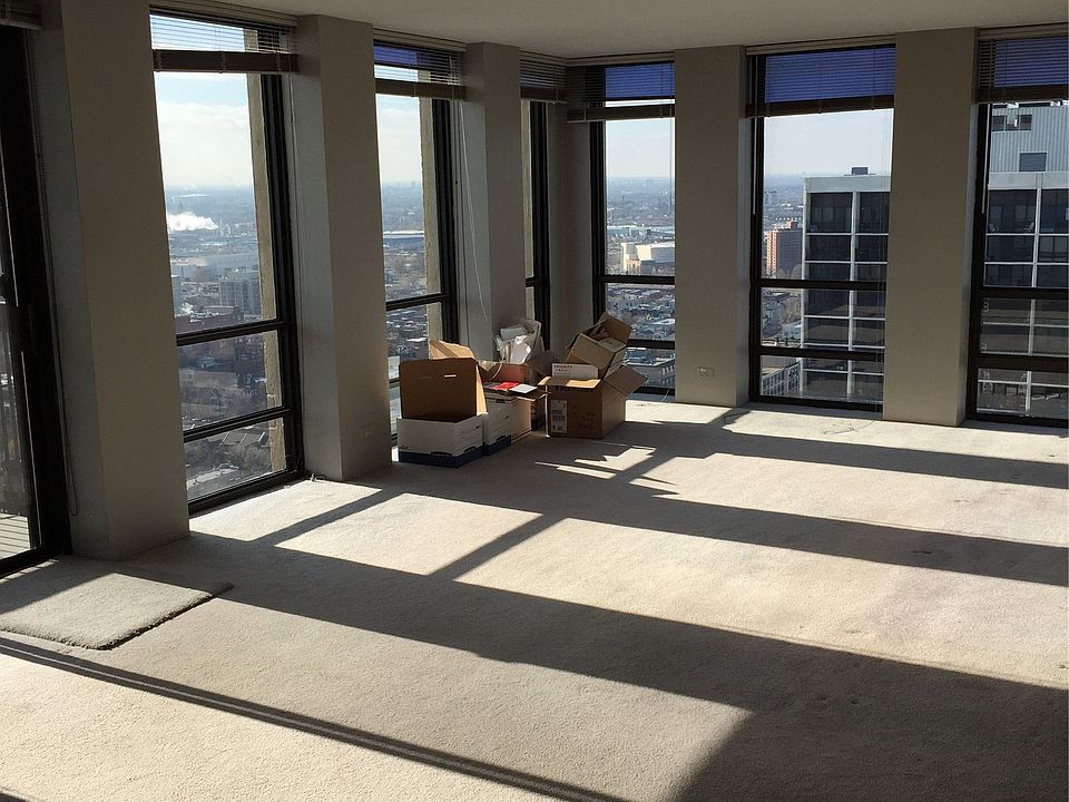1st image of 1660 N La Salle Dr APT 205