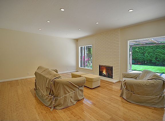 3rd image of 1110 Monica Ln