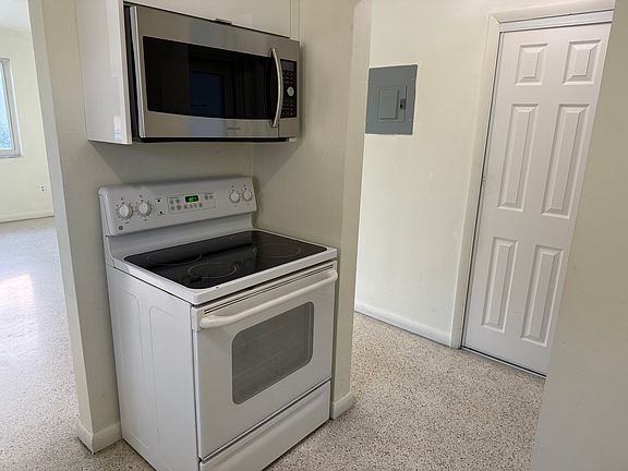 4th image of 511 SW 37th Ave #1