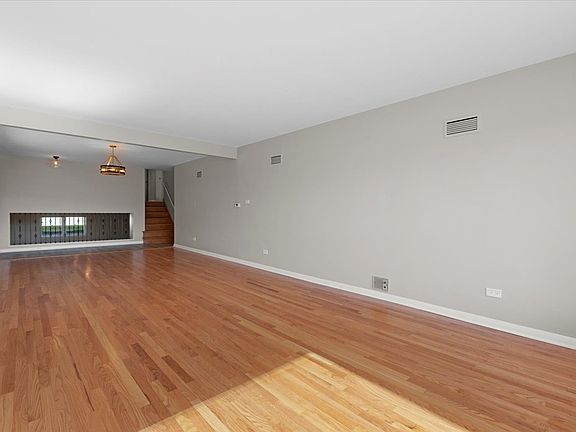 5th image of 9053 S Sacramento Ave